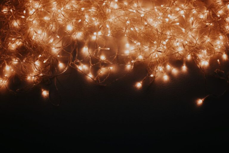 Como valorizar fachadas residenciais com projetos de iluminação externa
