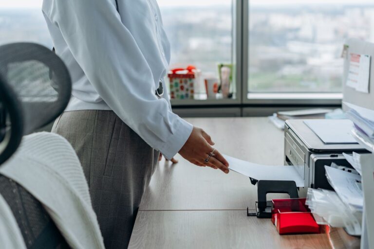Terceirização de impressoras: vantagens para pequenas e médias empresas